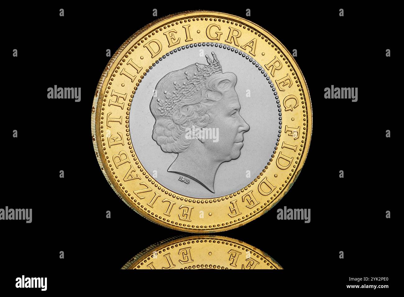 Le 4e portrait de la reine Elizabeth II sur une pièce de 2005 £ 2 commémorant les 200 ans de la parcelle de la poudre à canon. Conçu par Ian Rank Broadley Banque D'Images