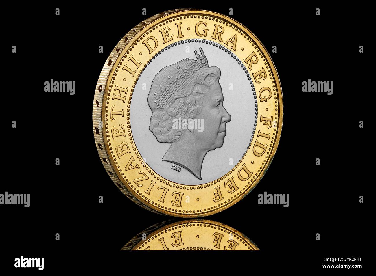 Le 4e portrait de la reine Elizabeth II sur une pièce de 2005 £ 2 commémorant les 200 ans de la parcelle de la poudre à canon. Conçu par Ian Rank Broadley Banque D'Images