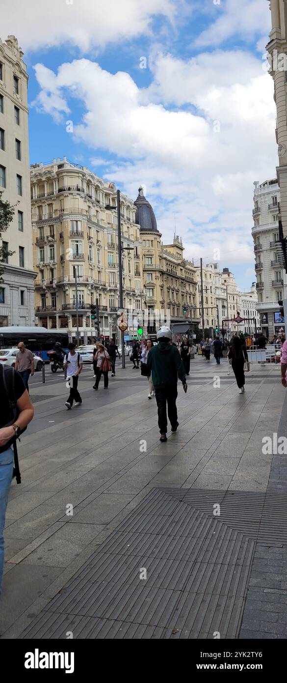 MADRID-ESPAGNE-20 septembre 2024 : la Gran Vía est une rue du centre de Madrid, en Espagne. Il mène de la Calle de Alcalá, près de la Plaza de Cibeles, à la Plaza de es Banque D'Images