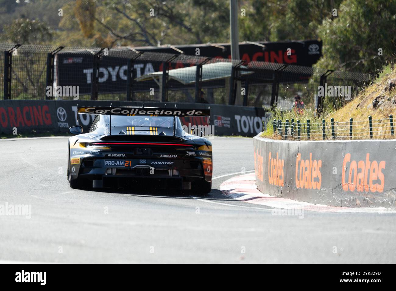 Bathurst, Australie, 9 novembre 2024. A.Fontana/H.Patel conduite pour la collection de voitures Motorsport Porsche 911 GT3-R 992 lors du SuperCheap Auto Bathurst International au Mt Panorama le 09 novembre 2024 à Bathurst, Australie. Crédit : Ivan Glavas/Speed Media/Alamy Live News Banque D'Images