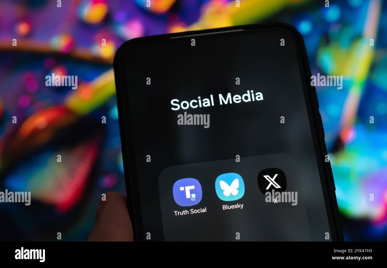 Applications de médias sociaux - Truth social, Bluesky et X. Banque D'Images