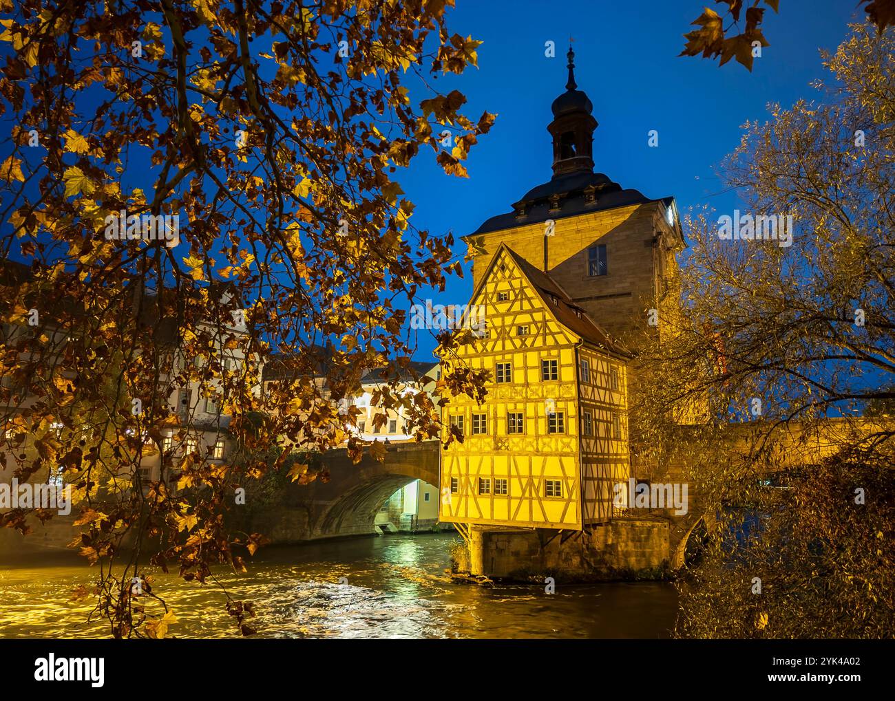 Ancien hôtel de ville de Bamberg la nuit haute-Franconie, Bavière, Allemagne, Europe en automne Banque D'Images