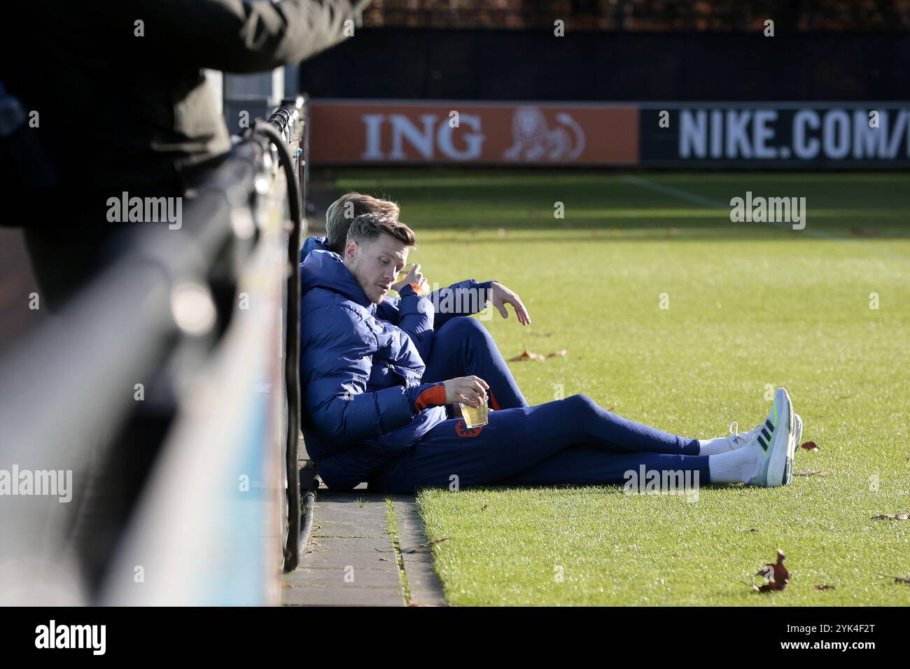 ZEIST - Wout Weghorst des pays-Bas lors d'une séance d'entraînement de l'équipe nationale néerlandaise au campus KNVB le 17 novembre 2024 à Zeist, pays-Bas. L'équipe nationale néerlandaise se prépare pour le duel de l'UEFA Nations League contre la Bosnie-Herzégovine. ANP JEROEN PUTMANS Banque D'Images