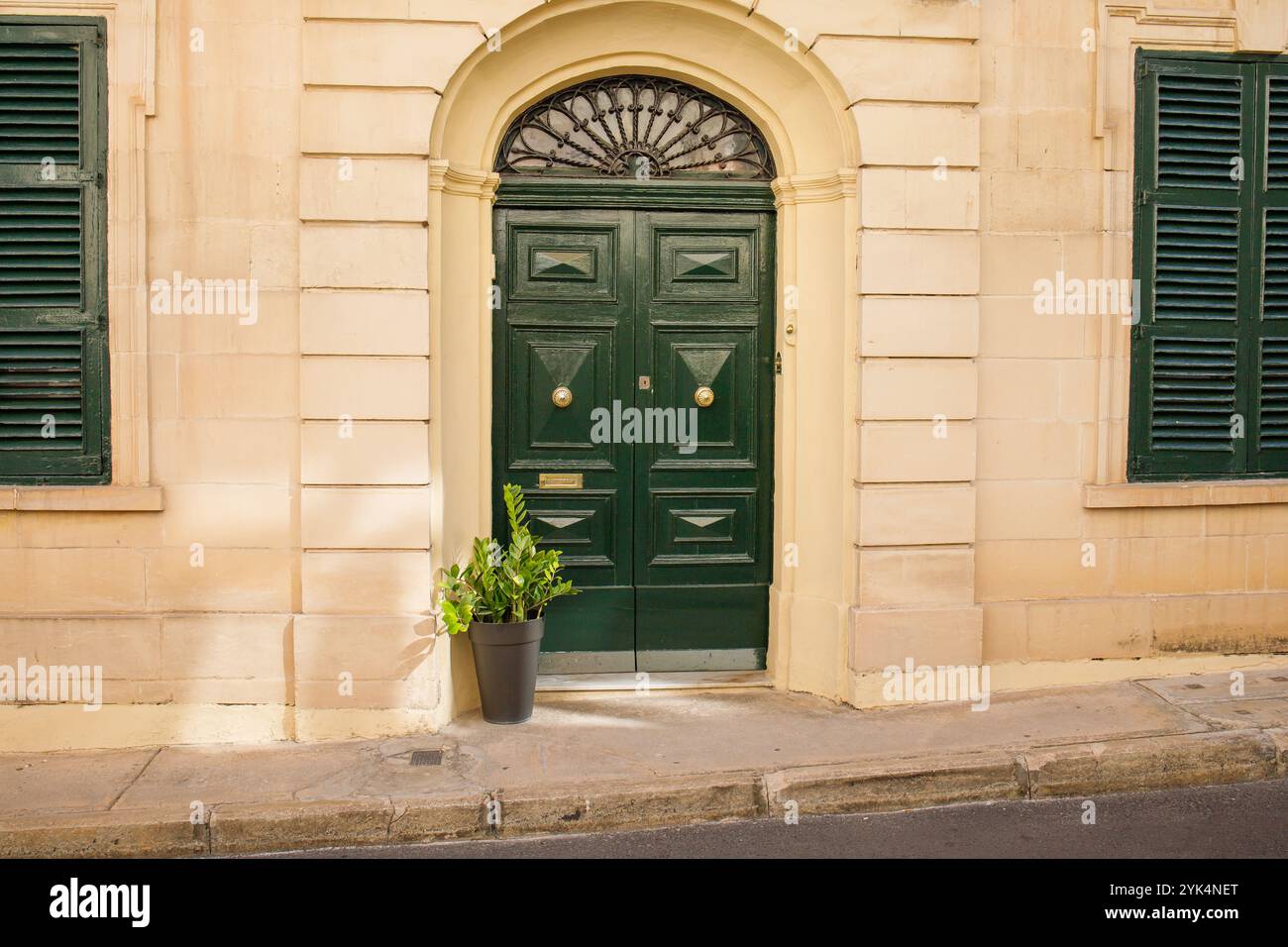 Porte de maison maltaise typique à Sliema, Malte Banque D'Images