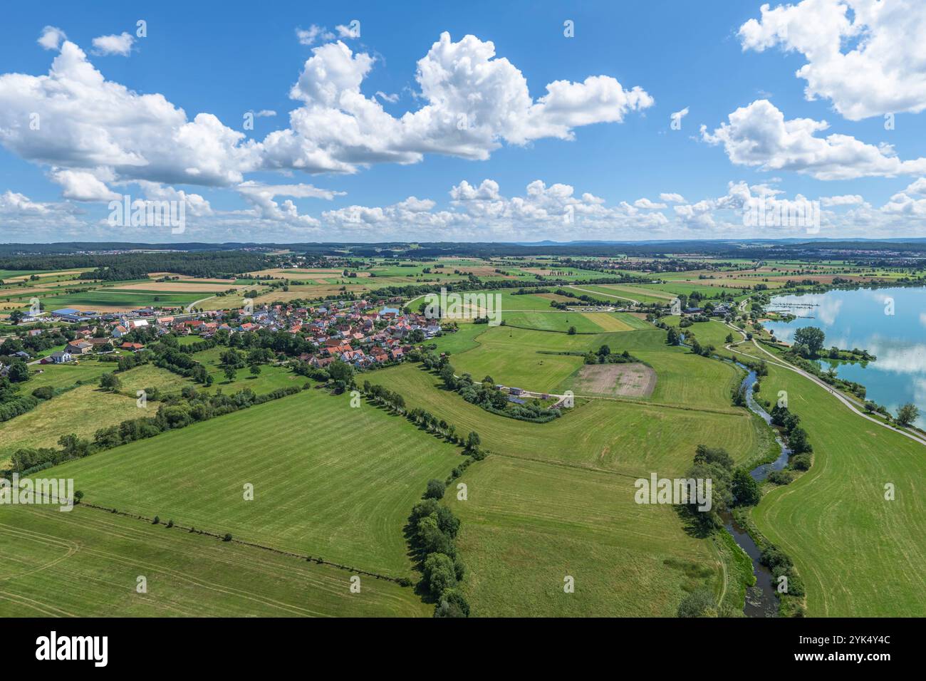 Le paysage sur le Altmühlsee dans la région des lacs de Franconie autour des îles ornithologiques près de Muhr Banque D'Images