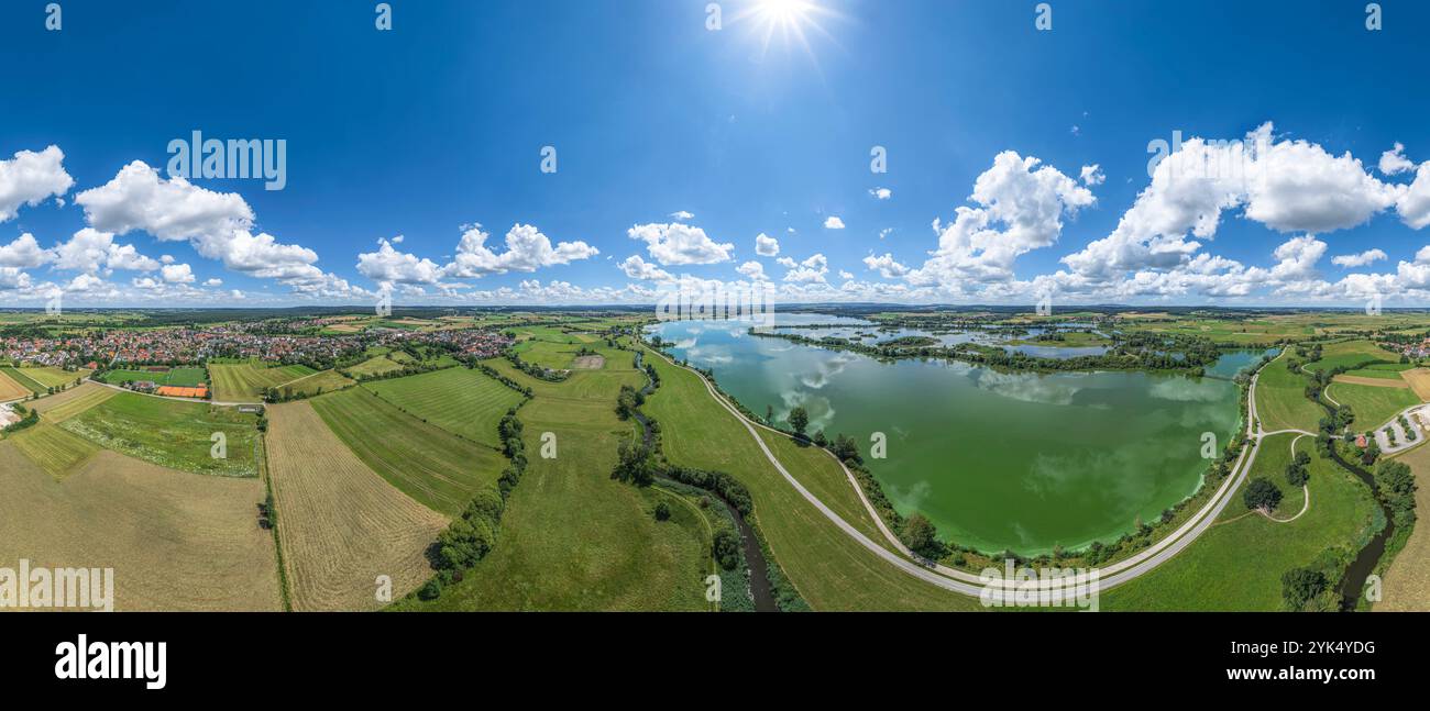 Le paysage sur le Altmühlsee dans la région des lacs de Franconie autour des îles ornithologiques près de Muhr Banque D'Images