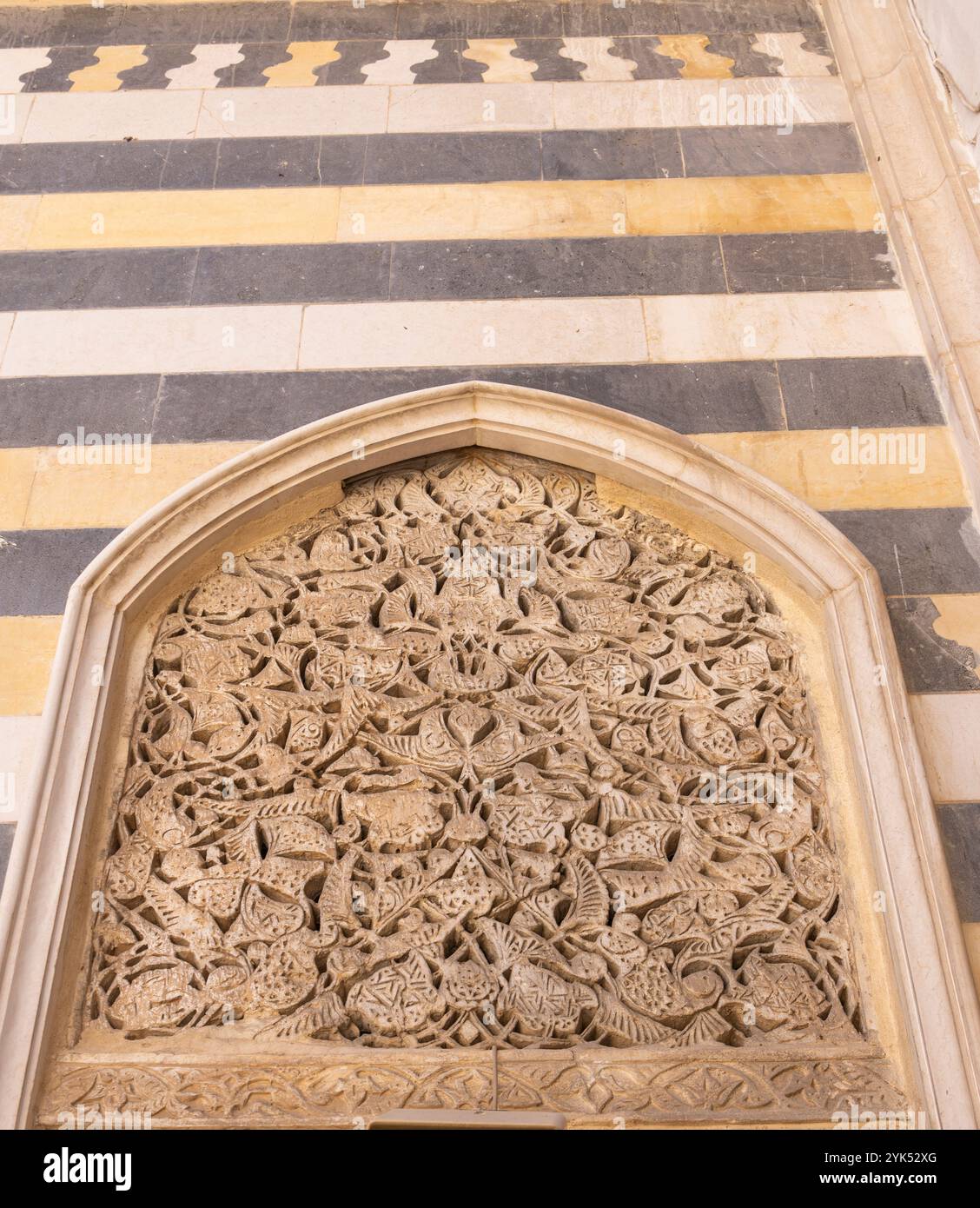 Grille de fenêtre en stuc, mosquée Hanabila, Salihiyya, Damas, Syrie Banque D'Images