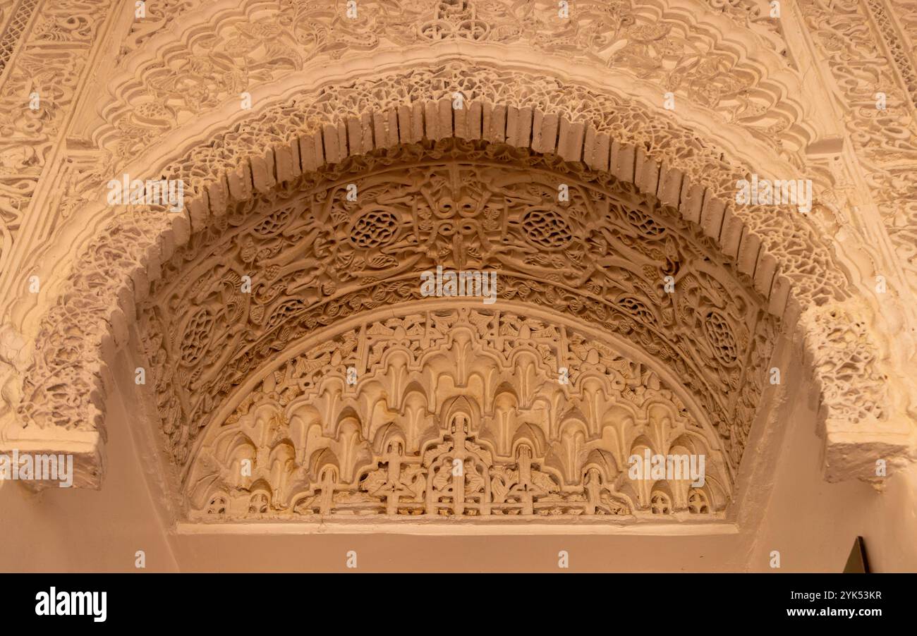 Décoration en stuc du mihrab de la mosquée, complexe Turba al-Takritiyya, Salahiya, Damas, Syrie Banque D'Images