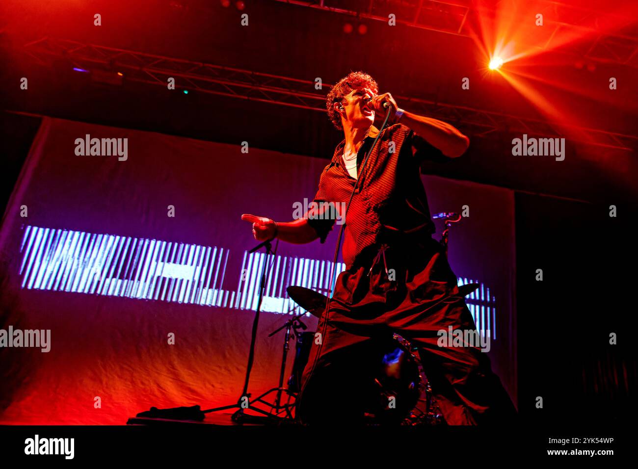 Joe Evans du groupe de Manchester W.H. Lung se produit en concert au New Century Hall Manchester UK pour célébrer la sortie de leur troisième album « Every Inch of Earth Pulsates ». (Photo Andy von Pip / SOPA images/SIPA USA) Banque D'Images