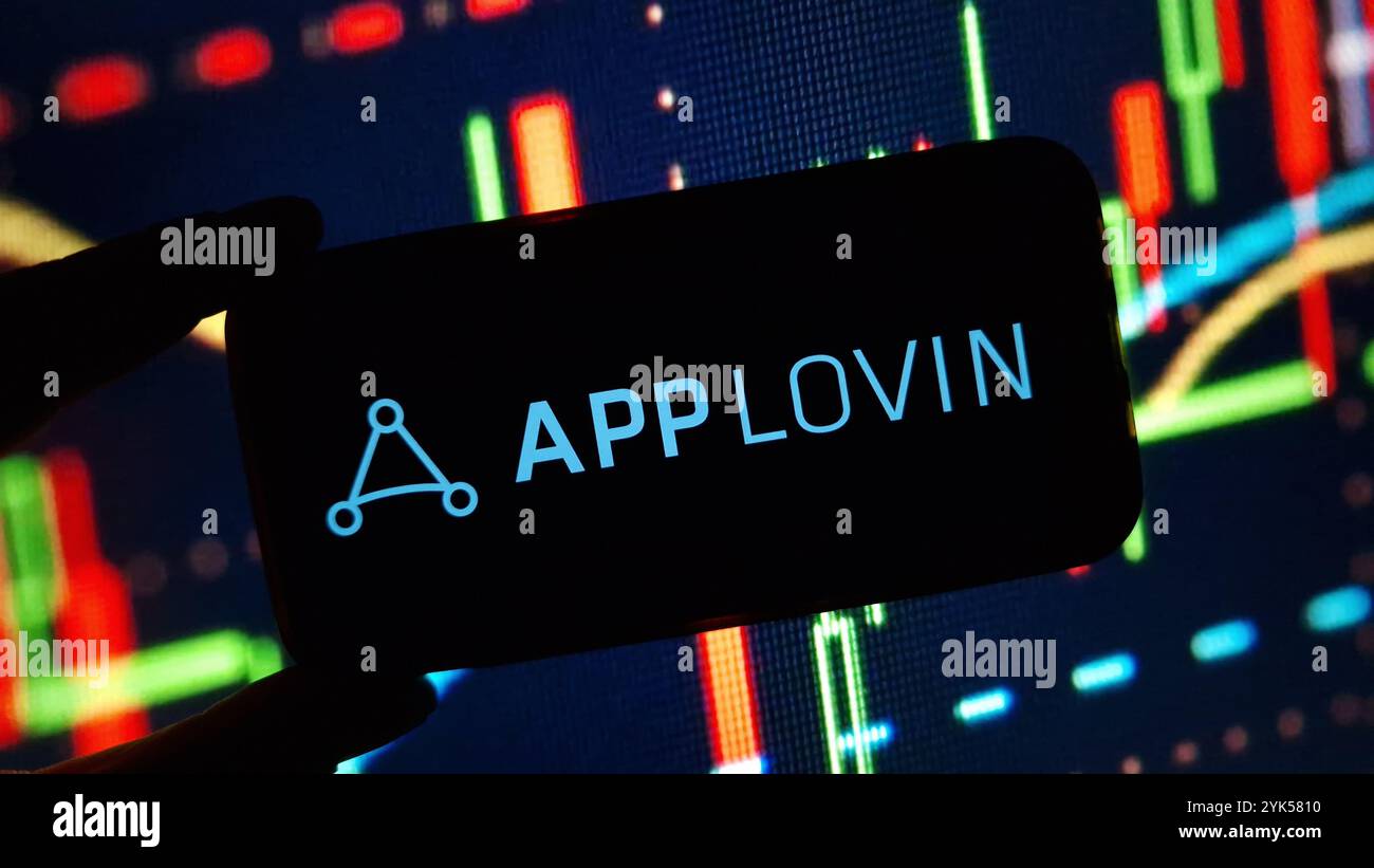 Konskie, Pologne - 15 novembre 2024 : logo de la société AppLovin affiché sur le téléphone portable Banque D'Images