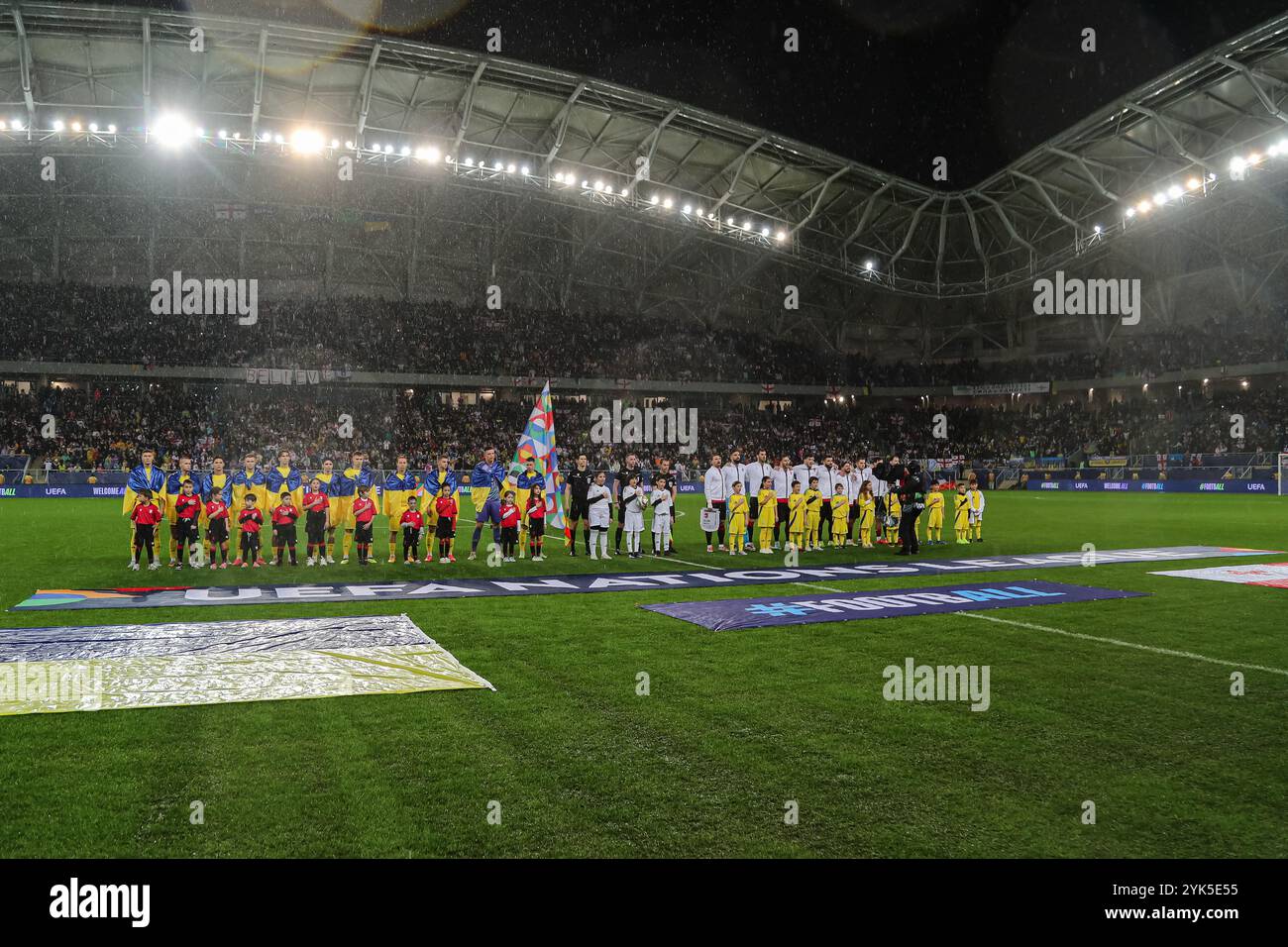 Les joueurs de Géorgie et d'Ukraine avant le match de l'UEFA Nations League entre la Géorgie et l'Ukraine à l'AdjaraBet Arena 16, 2024 à Batoumi, Géorgie Banque D'Images