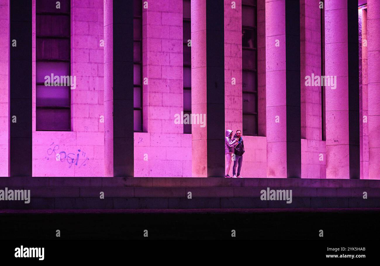 Zagreb, Hrvatska. 17 novembre 2024. Pavillon d'art de Mestrovic en violet à l'occasion de la Journée mondiale de la prématurité à Zagreb, Croatie le 17. Novembre 2024. Photo : Josip Regovic/PIXSELL crédit : Pixsell/Alamy Live News Banque D'Images