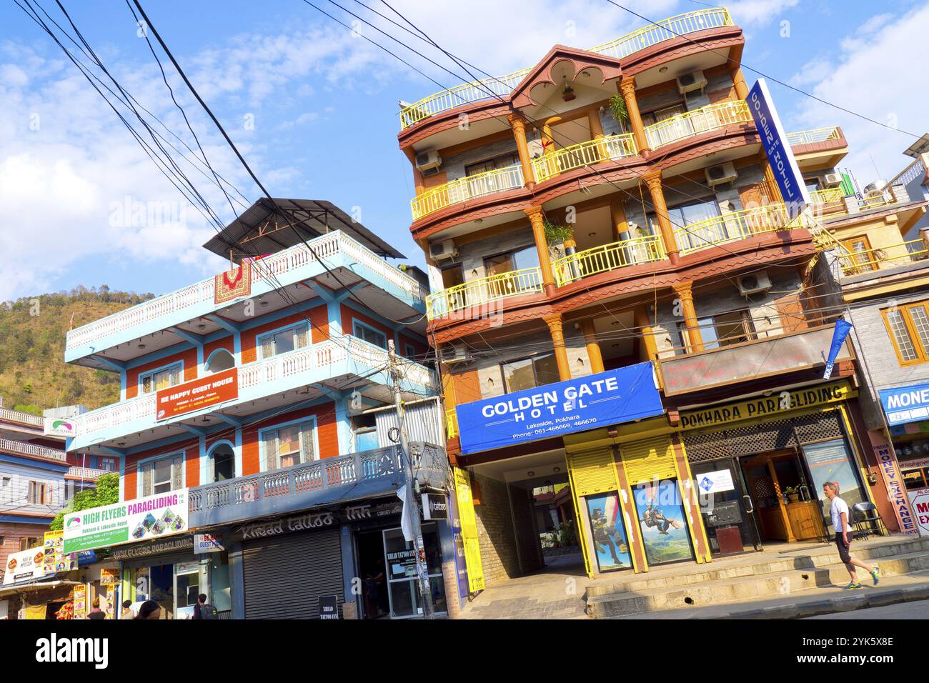Scène de rue, architecture typique, vue sur la ville, Pokhara, Népal, Asie Banque D'Images Scène de rue, architecture typique, vue sur la ville, Pokhara, Népal, Asie Banque D'Images