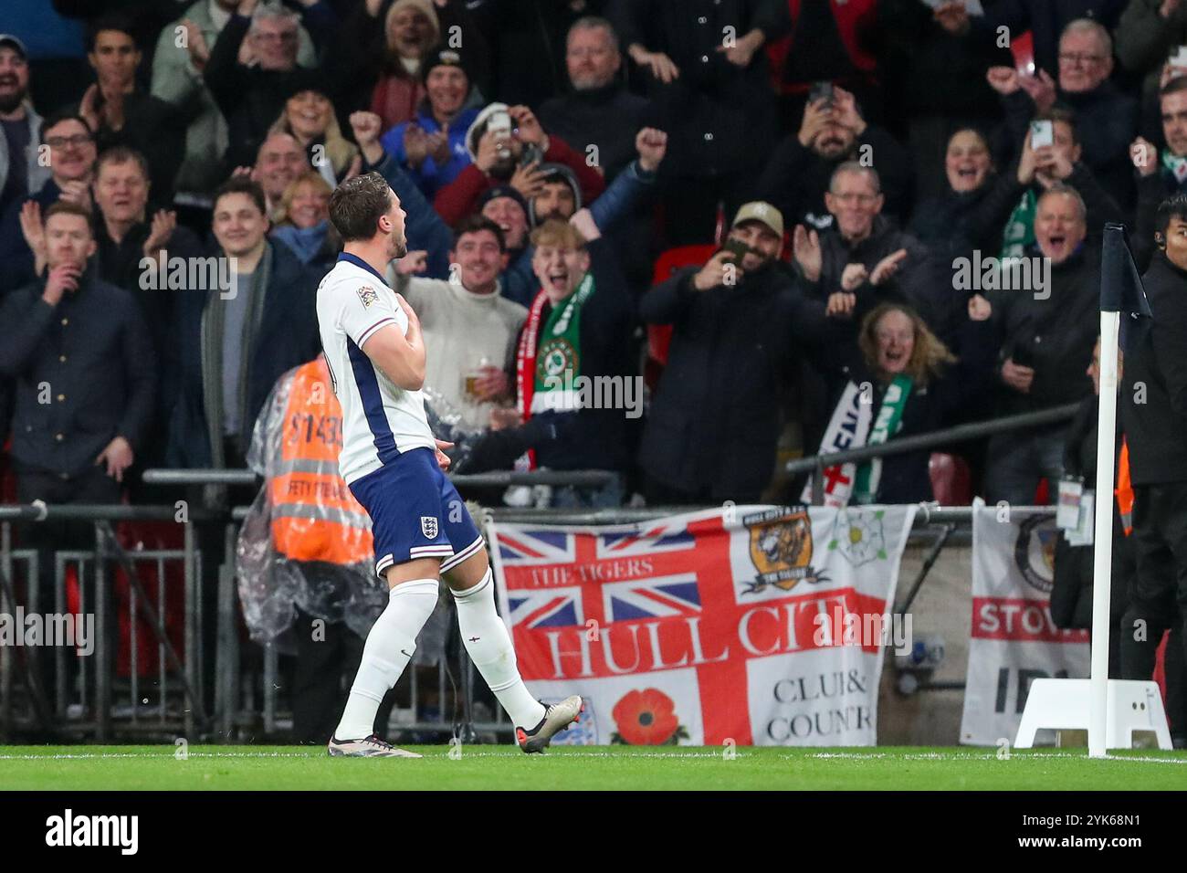 Londres, Royaume-Uni. 17 novembre 2024. Taylor Harwood-Bellis, de l'Angleterre, célèbre son objectif de faire 5-0 lors de l'UEFA Nations League, League B - Group 2 match Angleterre vs République d'Irlande au stade de Wembley, Londres, Royaume-Uni, le 17 novembre 2024 (photo par Gareth Evans/News images) à Londres, Royaume-Uni le 17/11/2024. (Photo de Gareth Evans/News images/SIPA USA) crédit : SIPA USA/Alamy Live News Banque D'Images