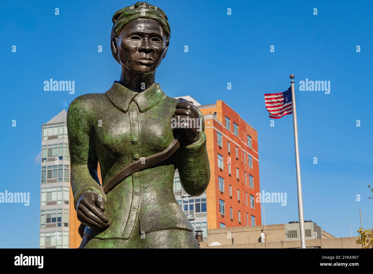 New York, NY US - 11 novembre 2024 : le Harriet Tubman Memorial ou Swing Low par l'artiste Alison Saar à Harlem. Banque D'Images