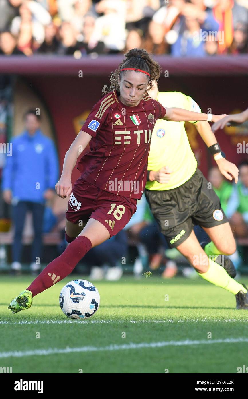 Roma, Latium. 17 novembre 2024. Benedetta Glionna de L'AS Roma lors du match de Serie A entre les femmes roms et les femmes du Lazio au stade Tre fontane, Rome Italie, 17 novembre 2024. Crédit : massimo insabato/Alamy Live News Banque D'Images