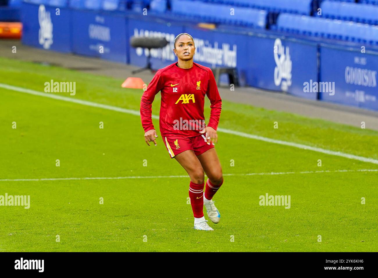 Goodison Park, Liverpool, Royaume-Uni. Dimanche 17 novembre 2024, Barclays Women’s Super League : Everton FC Women vs Liverpool FC Women au Goodison Park. Liverpool Defender Taylor Hinds 12 échauffement avant match. Crédit James Giblin/Alamy Live News. Banque D'Images