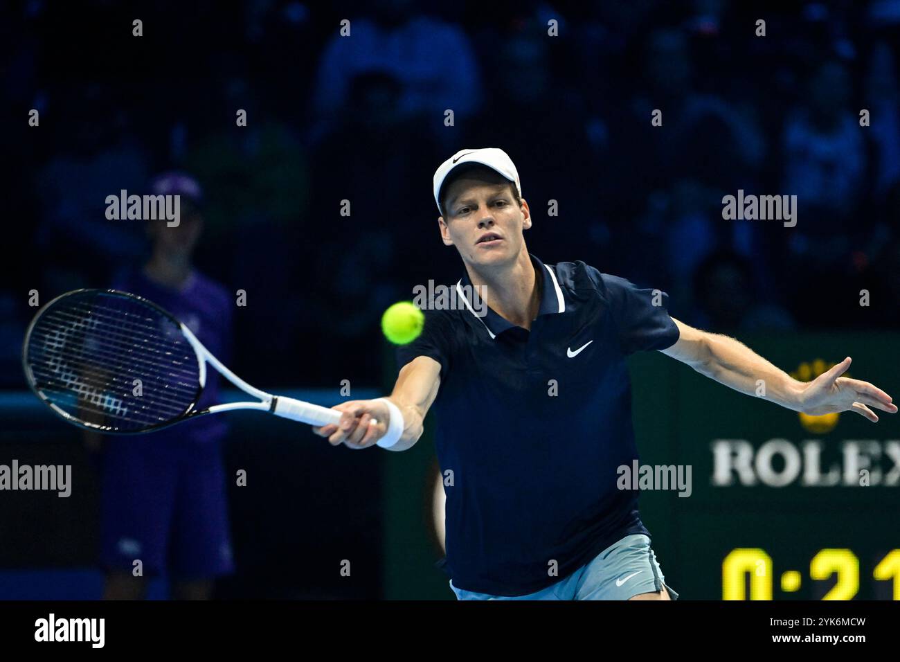 Inalpi Arena, Turin, Italie. 17 novembre 2024. Nitto ATP finals 2024 jour 8 ; Jannik Sinner d'Italie en action contre Taylor Fritz des États-Unis crédit : action plus Sports/Alamy Live News Banque D'Images