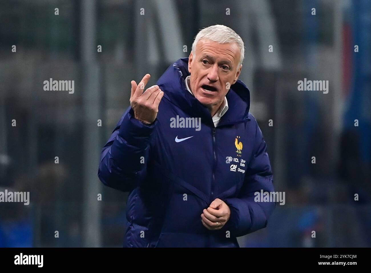 Didier Deschamps, entraîneur-chef de l'équipe de France lors du match de football de l'UEFA Nations League opposant l'Italie et la France au stade San Siro de Milan, Italie, le 17 novembre 2024 crédit : Piero Cruciatti/Alamy Live News Banque D'Images