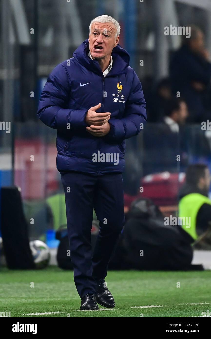 Didier Deschamps, entraîneur-chef de l'équipe de France lors du match de football de l'UEFA Nations League opposant l'Italie et la France au stade San Siro de Milan, Italie, le 17 novembre 2024 crédit : Piero Cruciatti/Alamy Live News Banque D'Images