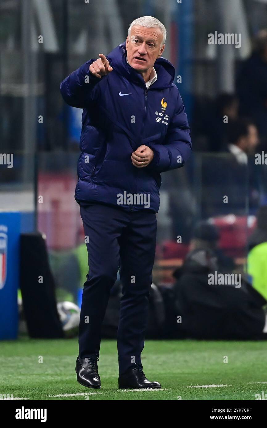 Didier Deschamps, entraîneur-chef de l'équipe de France lors du match de football de l'UEFA Nations League opposant l'Italie et la France au stade San Siro de Milan, Italie, le 17 novembre 2024 crédit : Piero Cruciatti/Alamy Live News Banque D'Images