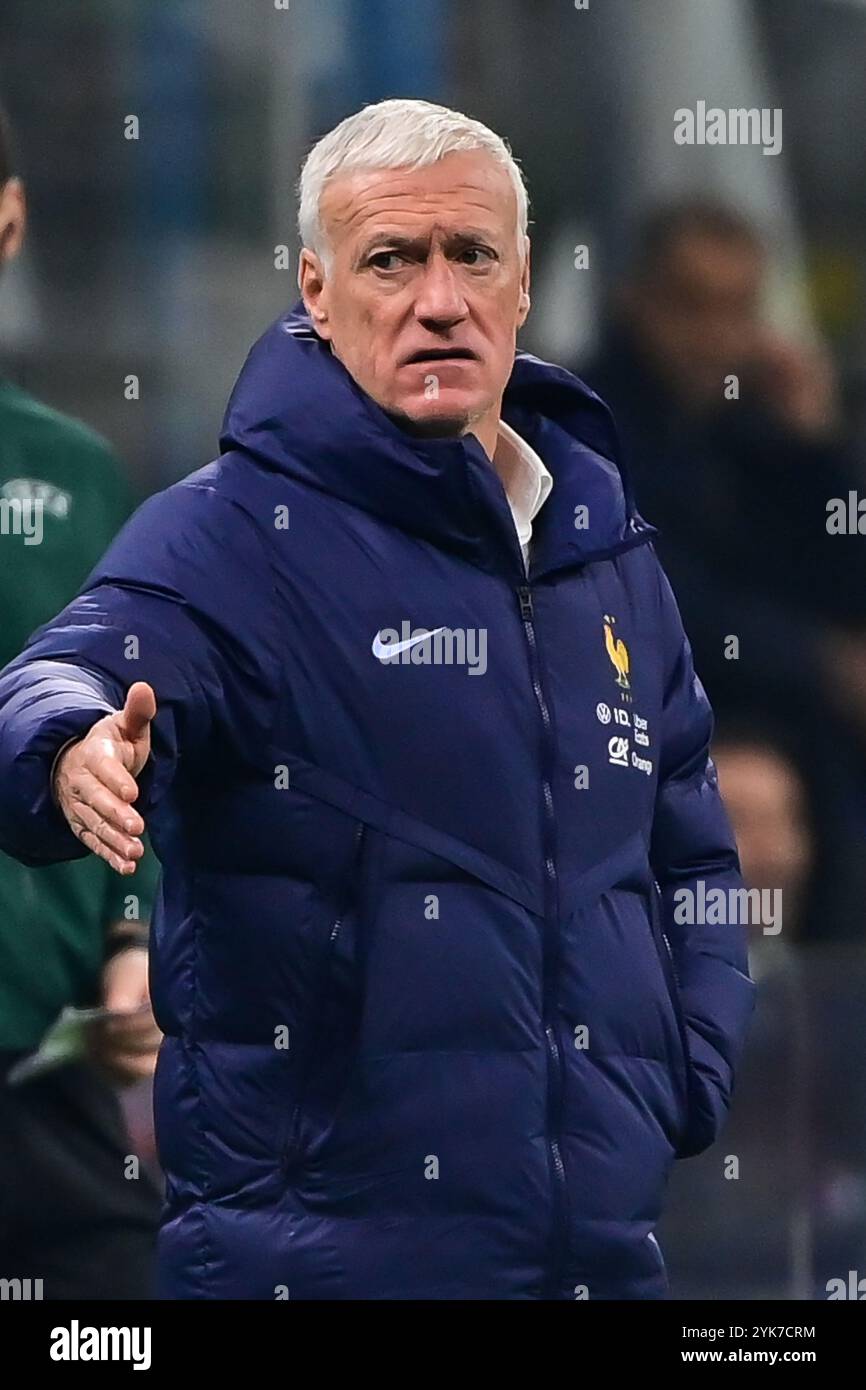 Didier Deschamps, entraîneur-chef de l'équipe de France lors du match de football de l'UEFA Nations League opposant l'Italie et la France au stade San Siro de Milan, Italie, le 17 novembre 2024 crédit : Piero Cruciatti/Alamy Live News Banque D'Images