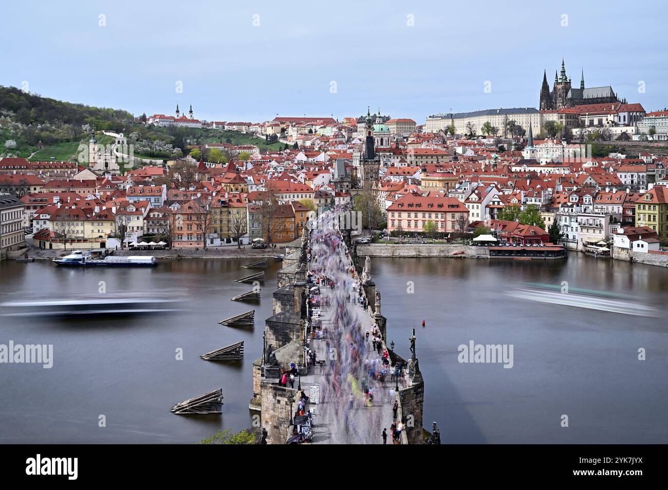 Pont Charles, château de Prague et la rivière Vltava. Prague, République tchèque Banque D'Images