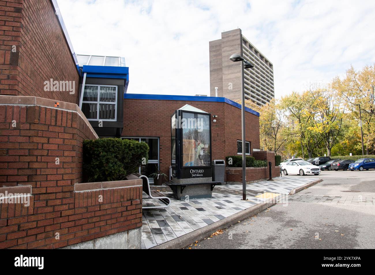 Centre d'information touristique de l'Ontario sur Park Street East au centre-ville de Windsor, Ontario, Canada Banque D'Images