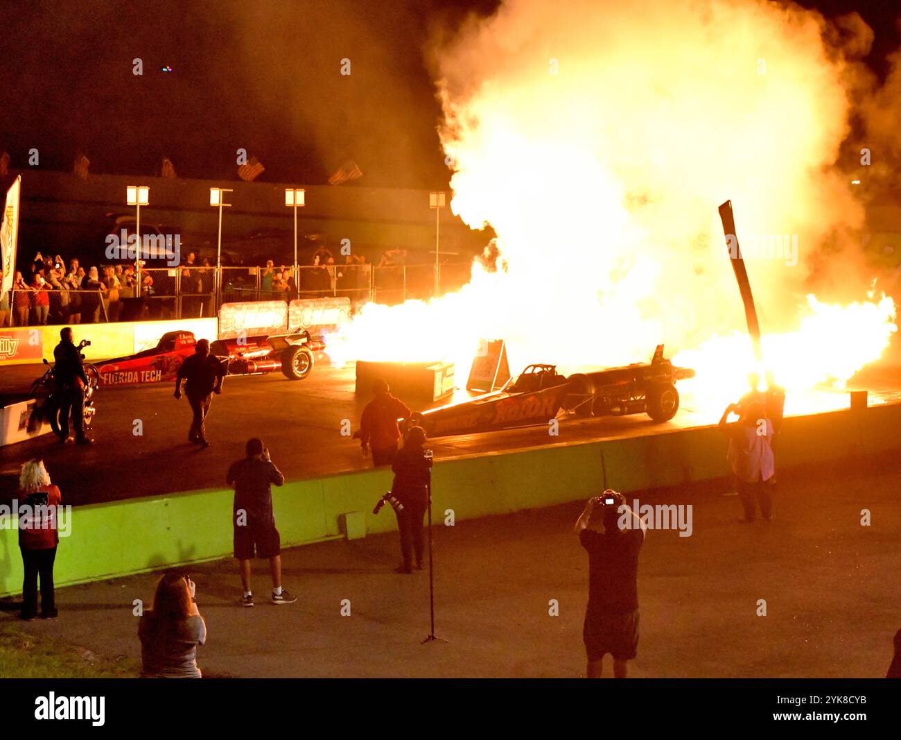 Bithlo. Comté d'Orange. Florida.USA. 16 novembre 2024 fondée en 2006 Larsen Motorsports (LMS) est devenue l'une des équipes d'exposition les plus recherchées. Gagnant 2 Championnats du monde avec la série IHRA Nitro Jam, LMS possède 6 équipes de course à réaction d'élite qui sont les favoris de la foule, y compris la voiture de championnat du monde 2x pilotée par Elaine Larsen. Basé à Palm Bay, FL LMS fait campagne pour Florida Tech et House of Kolor jet dragsters à plus de deux douzaines d'événements par an. LMS est fier de la sécurité et de l'innovation et est à la pointe des nouvelles technologies. Crédit : Julian Leek/Alamy Live News Banque D'Images