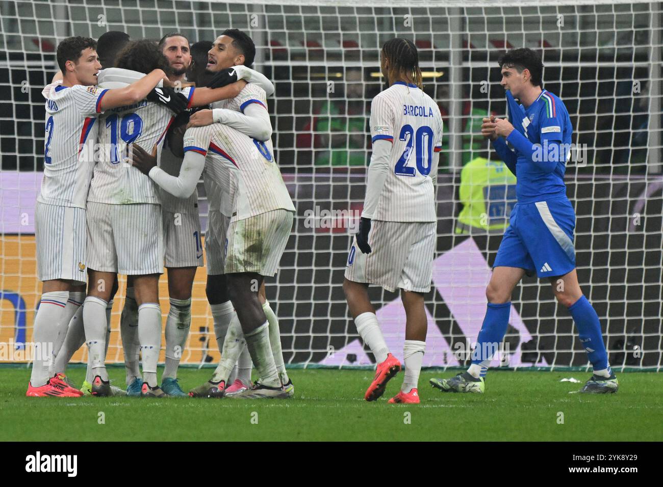 Stade San Siro, Milan, Italie. 17 novembre 2024. International Football UEFA Nations League, Groupe 2, Italie contre France ; les joueurs de France célèbrent leur victoire 1-3 à la fin du match crédit : action plus Sports/Alamy Live News Banque D'Images