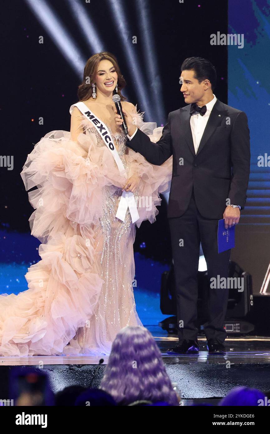 Mexico, Mexique. 16 novembre 2024. Miss Mexique Maria Fernanda Beltran est interviewée par l'acteur Mario Lopez lors du 73e concours Miss Univers Pageant au Mexico City Arena à Mexico, Mexique, le 16 novembre 2024. (Photo de Yamak Perea/Eyepix Group) (photo de Eyepix/NurPhoto) crédit : NurPhoto SRL/Alamy Live News Banque D'Images