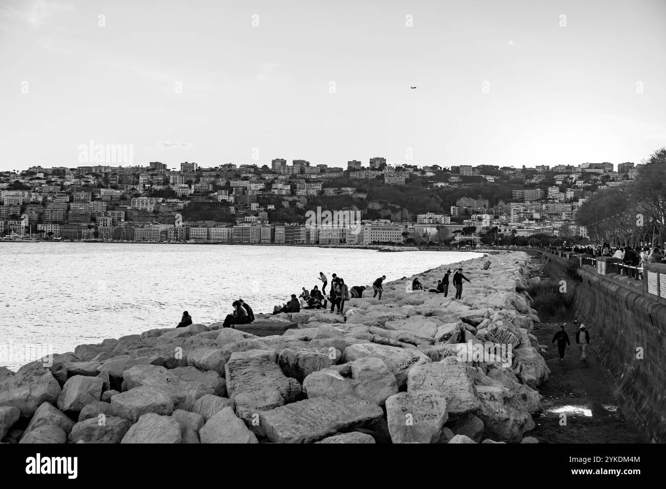 Naples, Italie - 10 avril 2022 : bâtiments résidentiels le long de la côte de Naples, Campanie, Italie. Banque D'Images