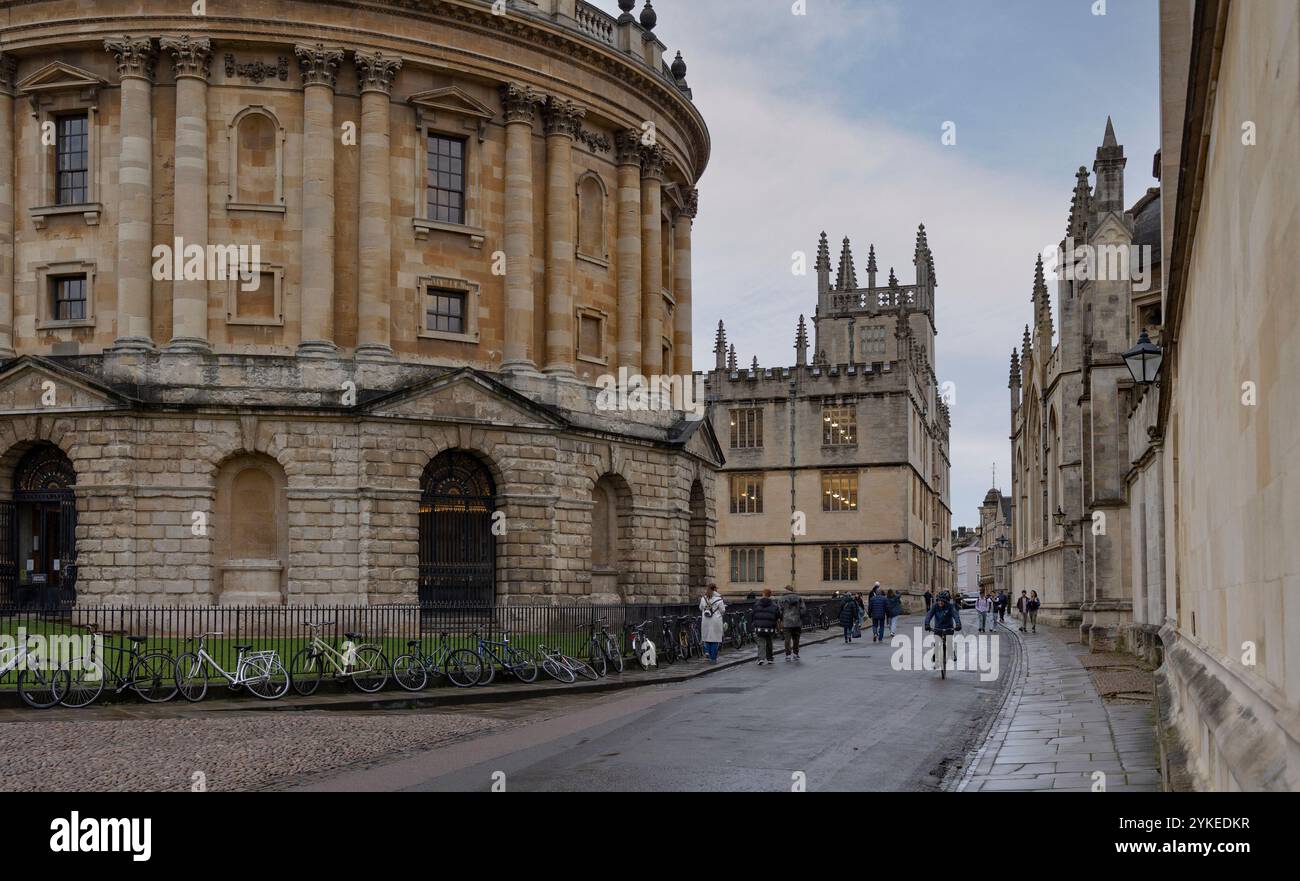 Oxford, Royaume-uni, 19 décembre 2023 Radcliffe Camera, construit en 1737-49, fait partie de la Bodleian Library de l'Université d'Oxford Banque D'Images