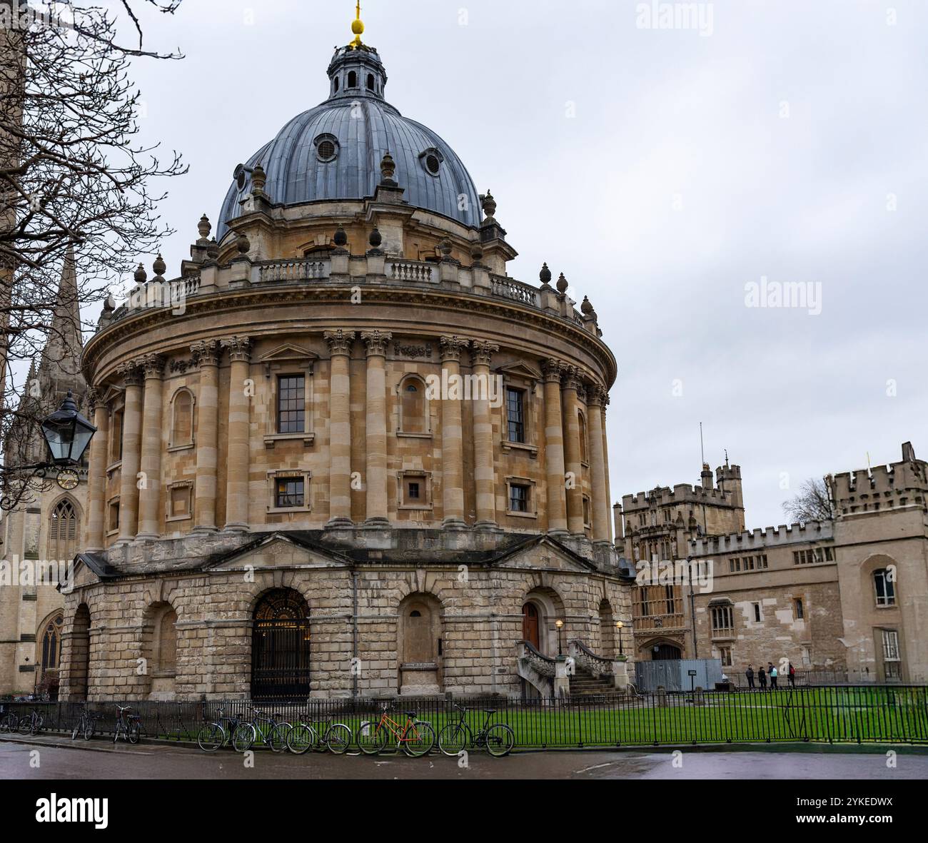 Oxford, Royaume-uni, 19 décembre 2023 Radcliffe Camera, construit en 1737-49, fait partie de la Bodleian Library de l'Université d'Oxford Banque D'Images