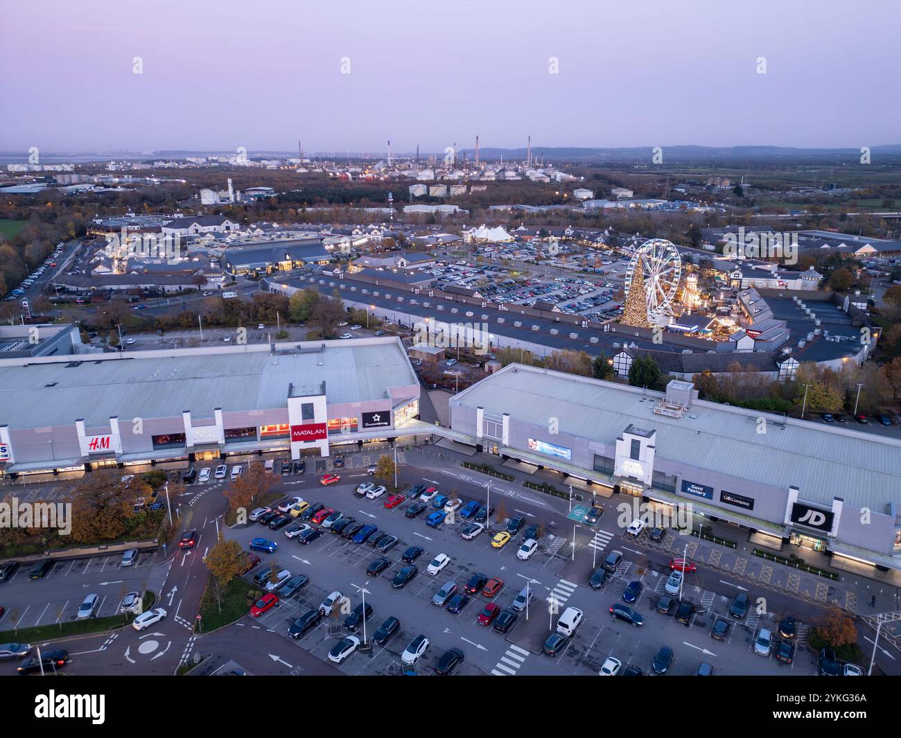 Magasins d'usine de Cheshire Oaks, Wirral, Angleterre Banque D'Images