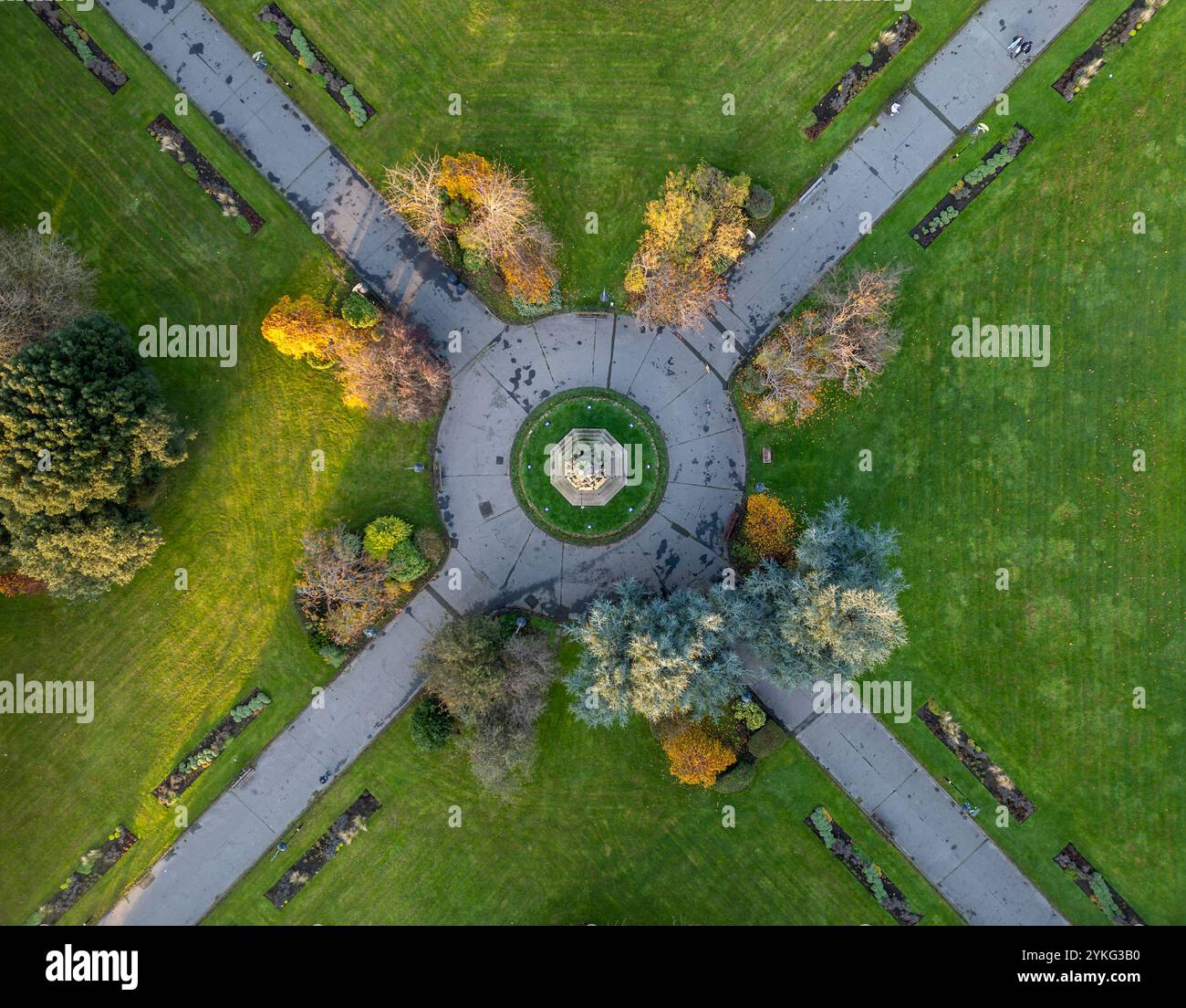 Hamilton Square Gardens et Queen Victoria monument, Birkenhead, Wirral, Merseyside, Angleterre Banque D'Images