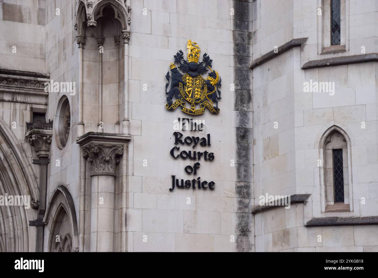 Londres, Angleterre, Royaume-Uni. 18 novembre 2024. Vue générale du panneau des cours royales de justice. (Crédit image : © Vuk Valcic/ZUMA Press Wire) USAGE ÉDITORIAL SEULEMENT! Non destiné à UN USAGE commercial ! Banque D'Images