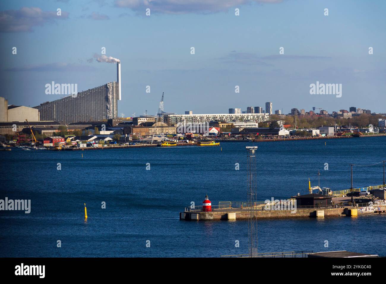 Amager Bakke à Copenhague, au Danemark, connu sous le nom d'Amager Slope ou Copenhague, centrale combinée de chaleur et d'électricité avec une installation de loisirs Banque D'Images