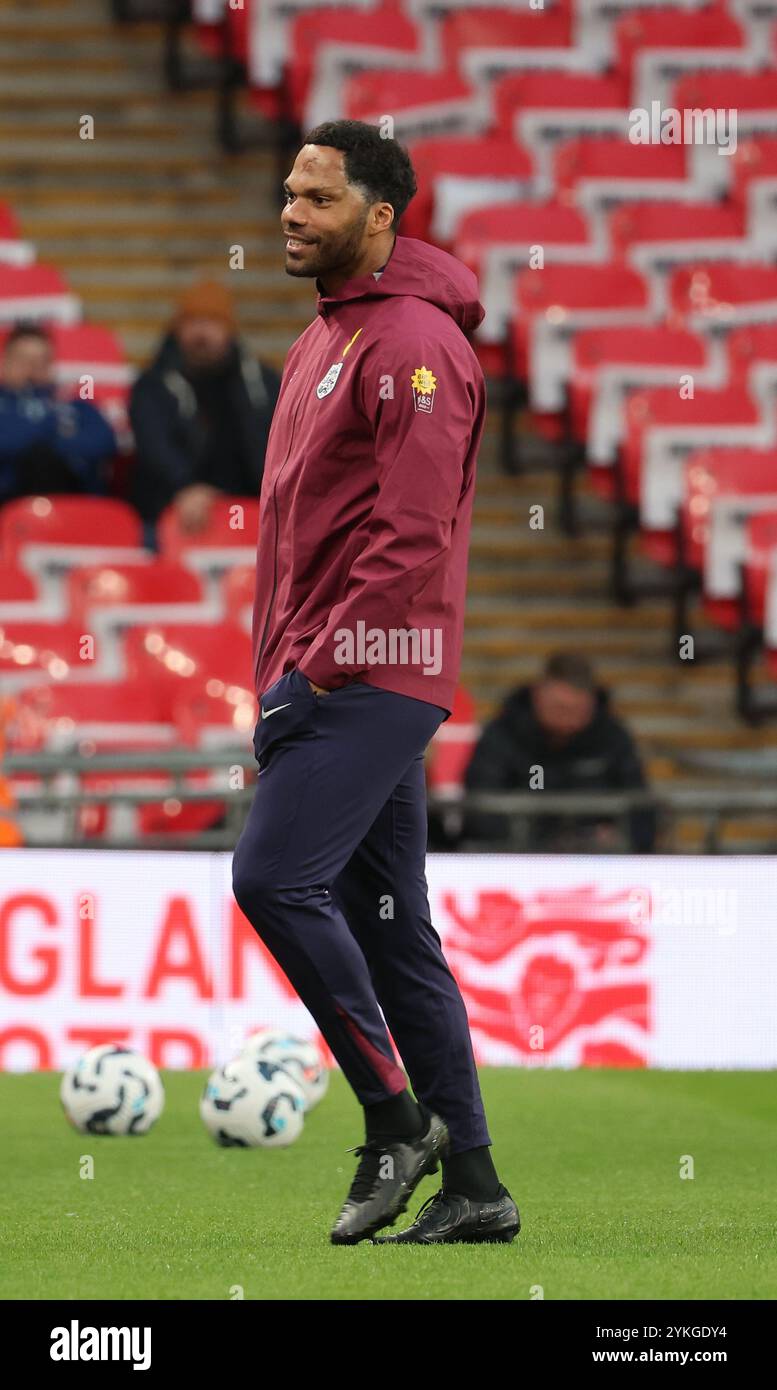 Londres, Royaume-Uni. 17 novembre 2024. Joleon Lescott (intérimaire) entraîneur pendant l'échauffement avant-match lors du match de Groupe 2 de l'UEFA Nations League entre l'Angleterre et la République d'Irlande au stade de Wembley, Londres, le 17 novembre 2024 crédit : action Foto Sport/Alamy Live News Banque D'Images