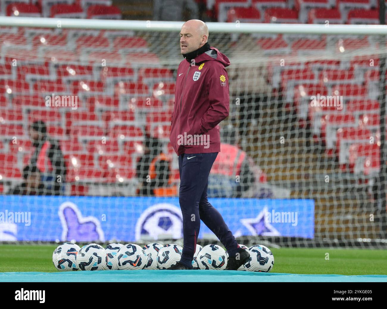 Londres, Royaume-Uni. 17 novembre 2024. Lee Carsley (par intérim) entraîneur-chef d'Angleterre lors de l'échauffement avant-match lors du match de l'UEFA Nations League Group 2 entre l'Angleterre et la République d'Irlande au stade de Wembley, Londres, le 17 novembre 2024 crédit : action Foto Sport/Alamy Live News Banque D'Images