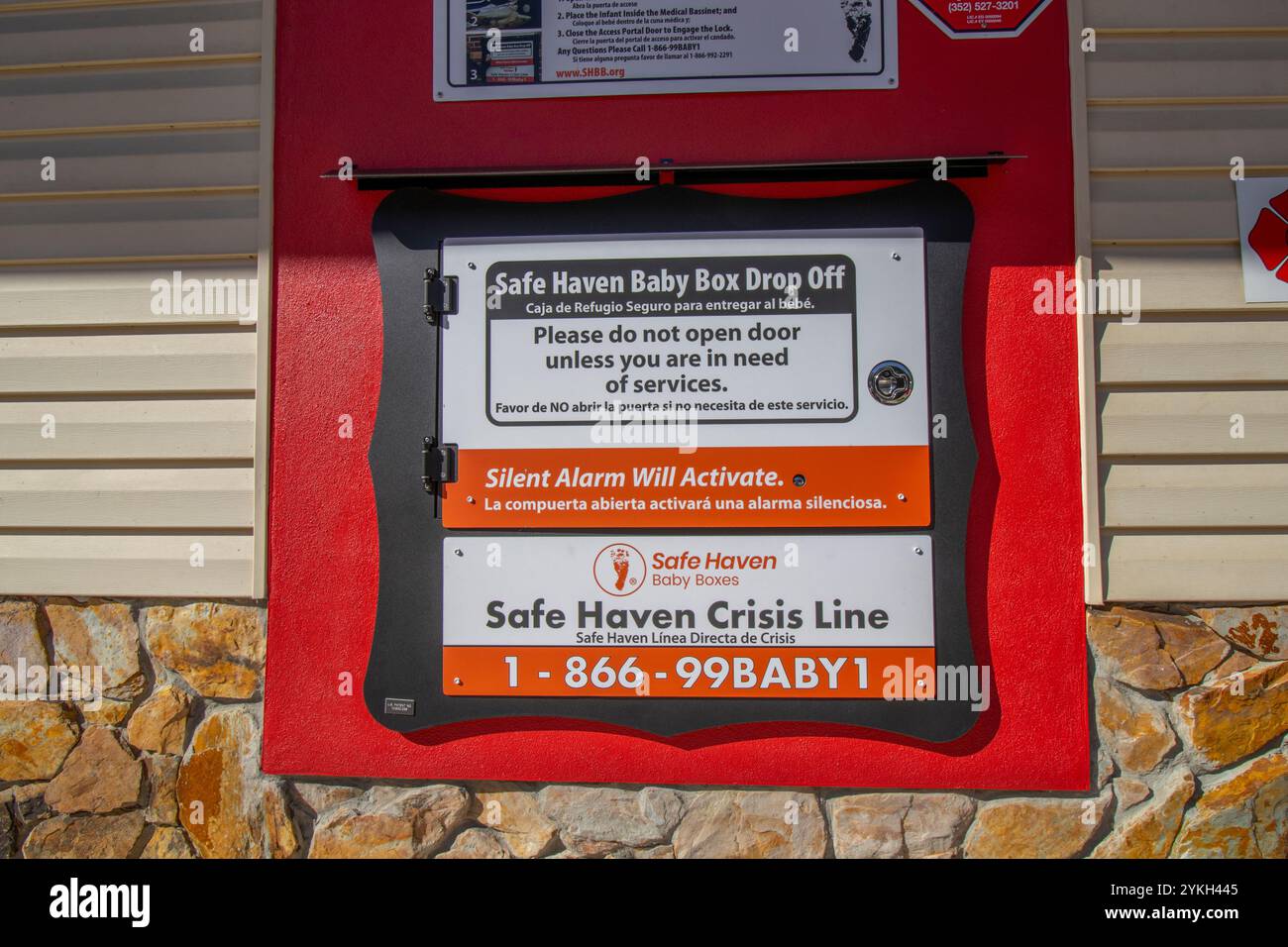 Crystal River, Floride, 17 novembre 2024 : une boîte de bébé Safe Haven nouvellement installée à la caserne de pompiers 7 à Crystal River, Floride, remise, naissance, nouveau-né Banque D'Images