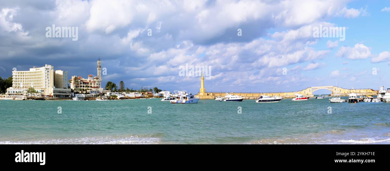 Vue sur mer, parc Montaza Palace Montaza sur zone, à Alexandrie, en Egypte. Panorama. Banque D'Images