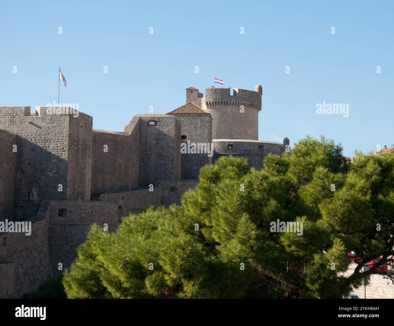 Vue du fort le long des remparts de la ville, Dubrovnik, Dalmatie. Croatie, Europe Banque D'Images