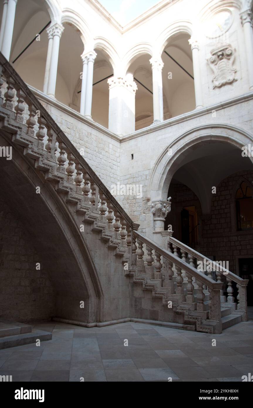 Cour intérieure, Palais du Recteur, Musée d'histoire culturelle, vieille ville, Dubrovnik, Dalmatie, Croatie, Europe Banque D'Images