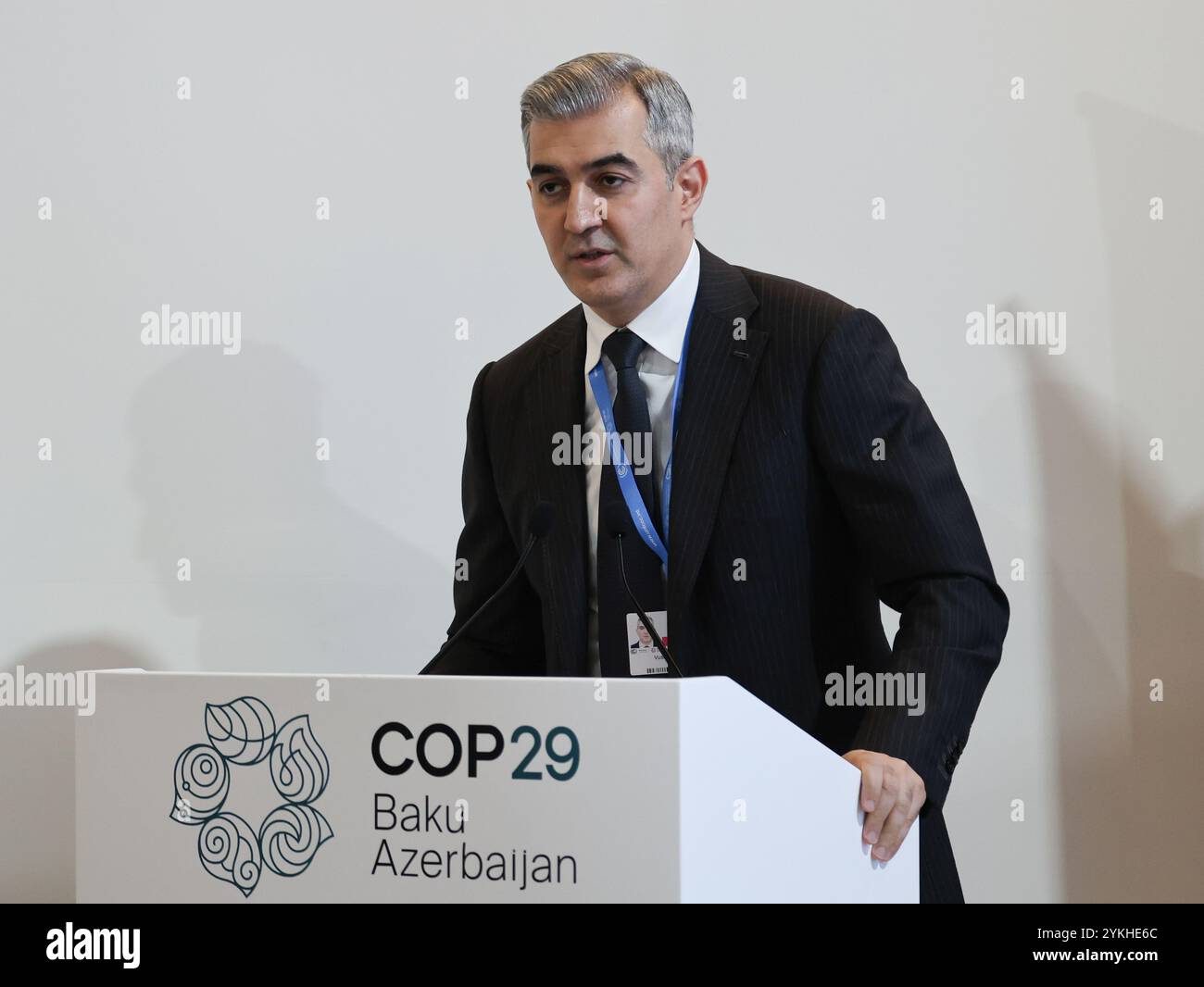 Bakou, Azerbaïdjan. 18 novembre 2024. Vusal Huseynov, Chef du Service national des migrations de l'Azerbaïdjan, s'exprime au Pavillon Azerbaïdjan lors du Panel de haut niveau sur la COP29 : renforcer la coopération mondiale sur les solutions pour la mobilité humaine dans le contexte du changement climatique Réunion lors de la Conférence des Nations Unies sur le changement climatique COP29, un événement organisé par la CCNUCC au stade olympique de Bakou. La COP29, qui se déroule du 11 au 22 novembre, se concentre sur le financement climatique. Crédit : SOPA images Limited/Alamy Live News Banque D'Images