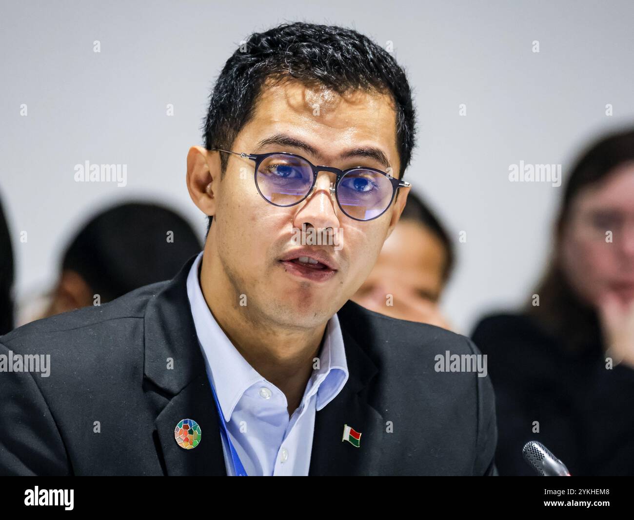 Bakou, Azerbaïdjan. 18 novembre 2024. Max Andonirina Fontaine, Ministre de l'environnement et du développement durable de Madagascar, participe à une table ronde sur le thème "dialogue de haut niveau sur les plans nationaux d'adaptation : transformer l'écosystème de soutien aux PAN" lors de la COP29 de la Conférence des Nations Unies sur les changements climatiques, un événement organisé par la CCNUCC au stade olympique de Bakou. La COP29, qui se déroule du 11 au 22 novembre, se concentre sur le financement climatique. Crédit : SOPA images Limited/Alamy Live News Banque D'Images Bakou, Azerbaïdjan. 18 novembre 2024. Max Andonirina Fontaine, Ministre de l'environnement et du développement durable de Madagascar, participe à une table ronde sur le thème "dialogue de haut niveau sur les plans nationaux d'adaptation : transformer l'écosystème de soutien aux PAN" lors de la COP29 de la Conférence des Nations Unies sur les changements climatiques, un événement organisé par la CCNUCC au stade olympique de Bakou. La COP29, qui se déroule du 11 au 22 novembre, se concentre sur le financement climatique. Crédit : SOPA images Limited/Alamy Live News Banque D'Images