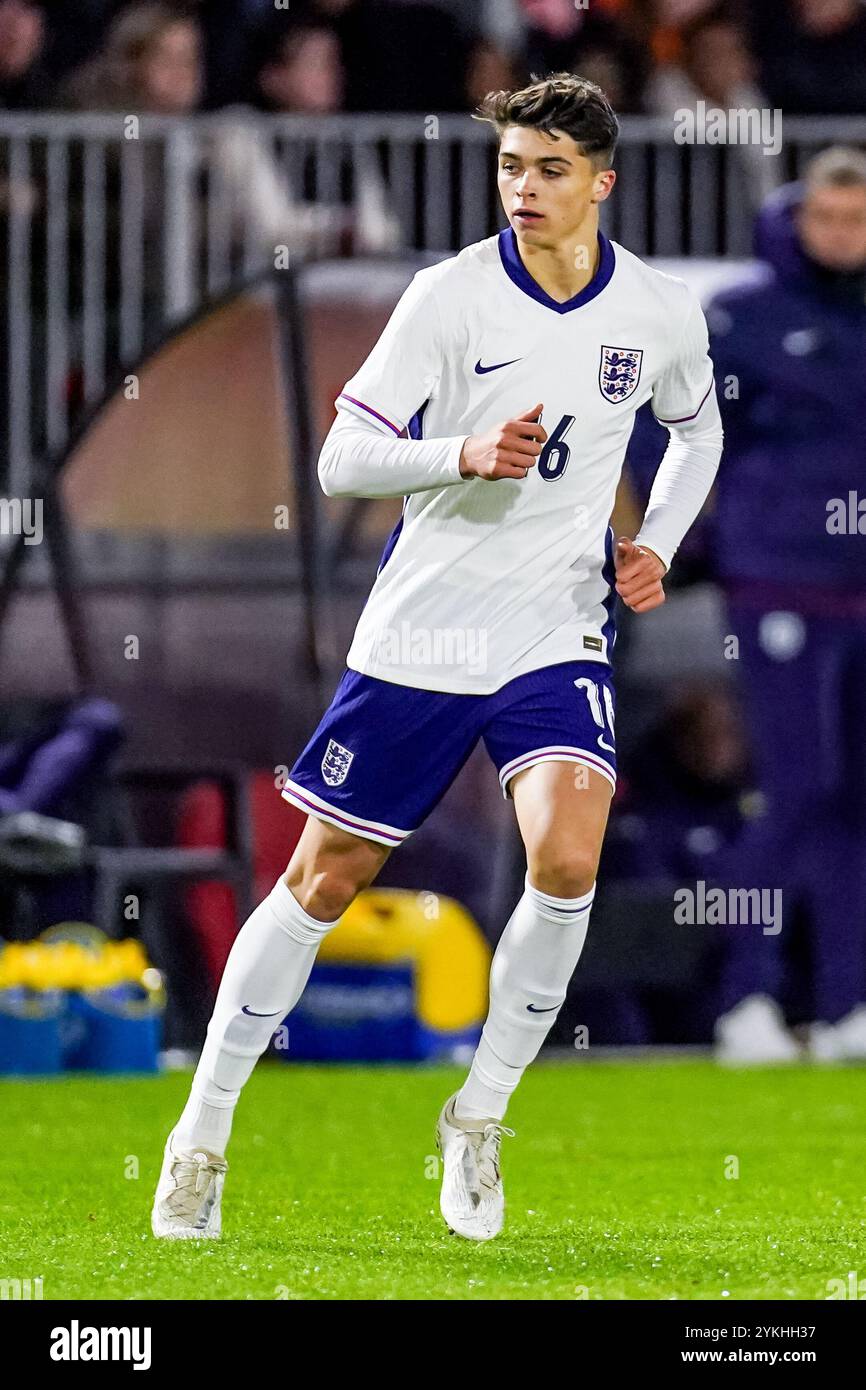 Almere, pays-Bas. 18 novembre 2024. ALMERE, PAYS-BAS - 18 NOVEMBRE : Lewis Miley de l'Angleterre U21 regarde lors du match amical international entre les pays-Bas U21 et l'Angleterre U21 au Yanmar Stadion le 18 novembre 2024 à Almere, pays-Bas. (Photo de Pieter van der Woude/Orange Pictures) crédit : Orange pics BV/Alamy Live News Banque D'Images