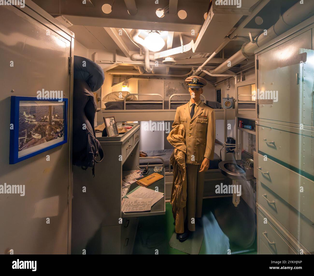 Intérieur de la cabine d'un officier à bord de l'USS Alabama, USS ALABAMA Battleship Memorial Park, Mobile, Alabama, États-Unis Banque D'Images