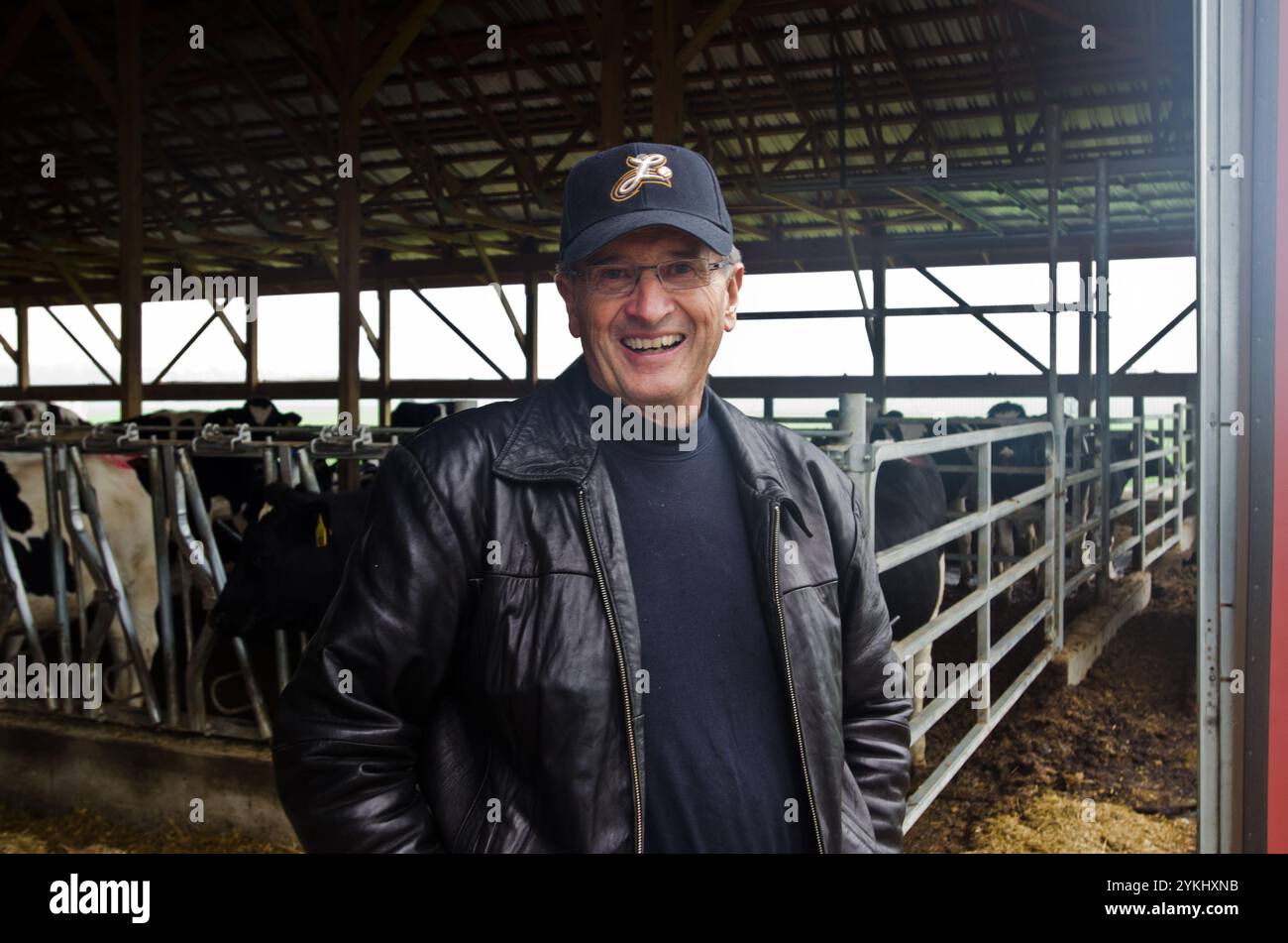 Luke Brubaker, fondateur et copropriétaire de Brubaker Farms, qui est à la fois un journal intime et producteur d’énergie verte à Mount Joy, PA, le 19 mars 2011. La ferme familiale appartenant à Luke, Mike et Tony Brubaker compte environ 850 vaches et 700 jeunes animaux, produisant 20 200 000 livres de lait l'an dernier. Elle compte 13 employés à temps plein et plus de 1 500 acres de terres agricoles. Leur digesteur de méthane a été rendu possible grâce à une subvention du programme REAP (rural Energy for America) du Département de l'Agriculture des États-Unis (USDA) qui a fourni une part des coûts de l'achat du digesteur. Il peut gérer plus de 41 859 metr Banque D'Images