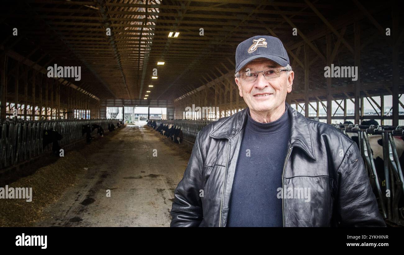 Luke Brubaker, fondateur et copropriétaire de Brubaker Farms, qui est à la fois un journal intime et producteur d’énergie verte à Mount Joy, PA, le 19 mars 2011. La ferme familiale appartenant à Luke, Mike et Tony Brubaker compte environ 850 vaches et 700 jeunes animaux, produisant 20 200 000 livres de lait l'an dernier. Elle compte 13 employés à temps plein et plus de 1 500 acres de terres agricoles. Leur digesteur de méthane a été rendu possible grâce à une subvention du programme REAP (rural Energy for America) du Département de l'Agriculture des États-Unis (USDA) qui a fourni une part des coûts de l'achat du digesteur. Il peut gérer plus de 41 859 metr Banque D'Images